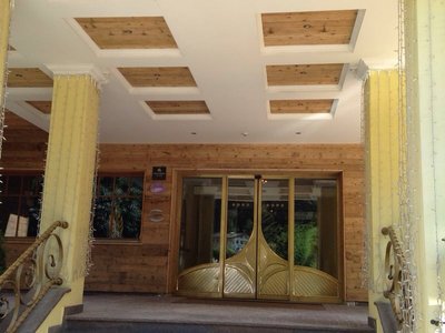 Holzverkleidung Hotel Linderhof Steinhaus