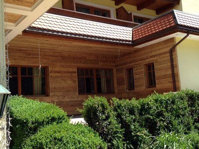 Holzverkleidung Hotel Linderhof Steinhaus